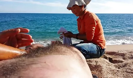 Äiti valmistaa reiän nuorelle miehelle. suomi amateur porn