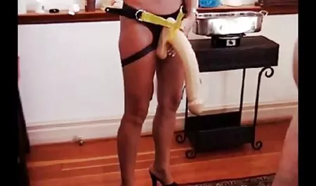 Operaattori mittaa tytön Pillun pituuden, ajeltu, valu suomi live porno työkaluilla