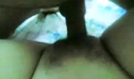 Siniset silmät, vaaleat, ja näyttää, että miehet lypsävät autossa, finnish porn ja mies laittoi naisen syövän kotiinsa.