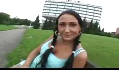 Mies asettuu sohvalle ranskassa ilmainen suomi porno