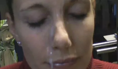 Naapureita pienessä suomi porno live keittiössä.