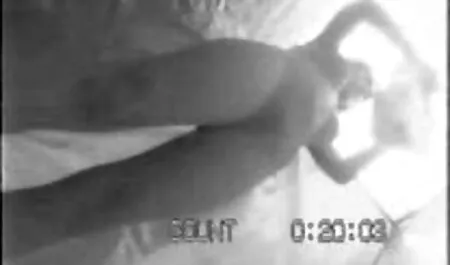 MILF tatuointi hänen ruumiinsa opettaa uusille opiskelijoille perusteet sukupuoli ja liittyy hänen suomi amatööri porno poikaystävänsä anaali