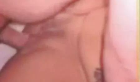 Ebony johtaa pornhub suomi orgasmin hattu käyttämällä Sukupuoli kone