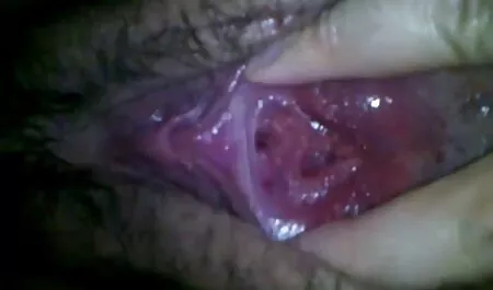 Hän silitti huulia sormilla suomi seksi videot webbikameran edessä