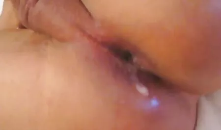 Iho maalatuilla huulilla finnish home porn waflite kana polvillaan jalustalla