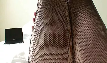 Saksalainen blondi nainen, jolla finnish amateur porn on tatuointeja vartalollaan miehelle kumissa pisteessä