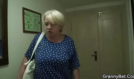 Kaksi naista tunkeutui suomi porno penikseen.