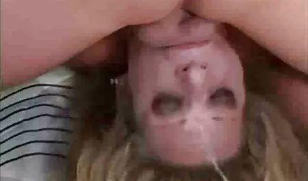 Tytöt hauskaa punainen leggingsit ja pornhub suomi istua rulla miehen kasvot