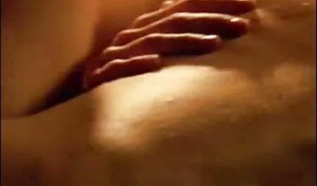 Silmälasipäinen opiskelija, joka suomi porno maksuton vaikeroi hattupäiselle kanalleen