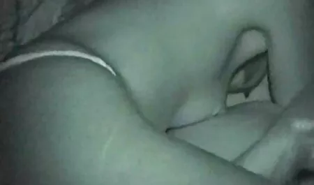 Kaksi kättä reiän suomi porno venyttelyssä