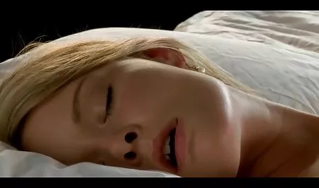 Kaksi tyttöystäviä pehmeä ja finnish porn tube kiinni sormensa emättimen, vastaavasti.