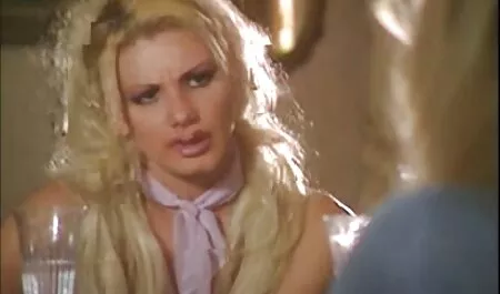 Blondi Paneminen pornhub suomi hänen kädellään