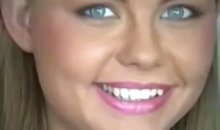 Nuori pornhub suomi mies palasi keinutuolista ja veti äitinsä täyteen sukkia yhteen paikkaan